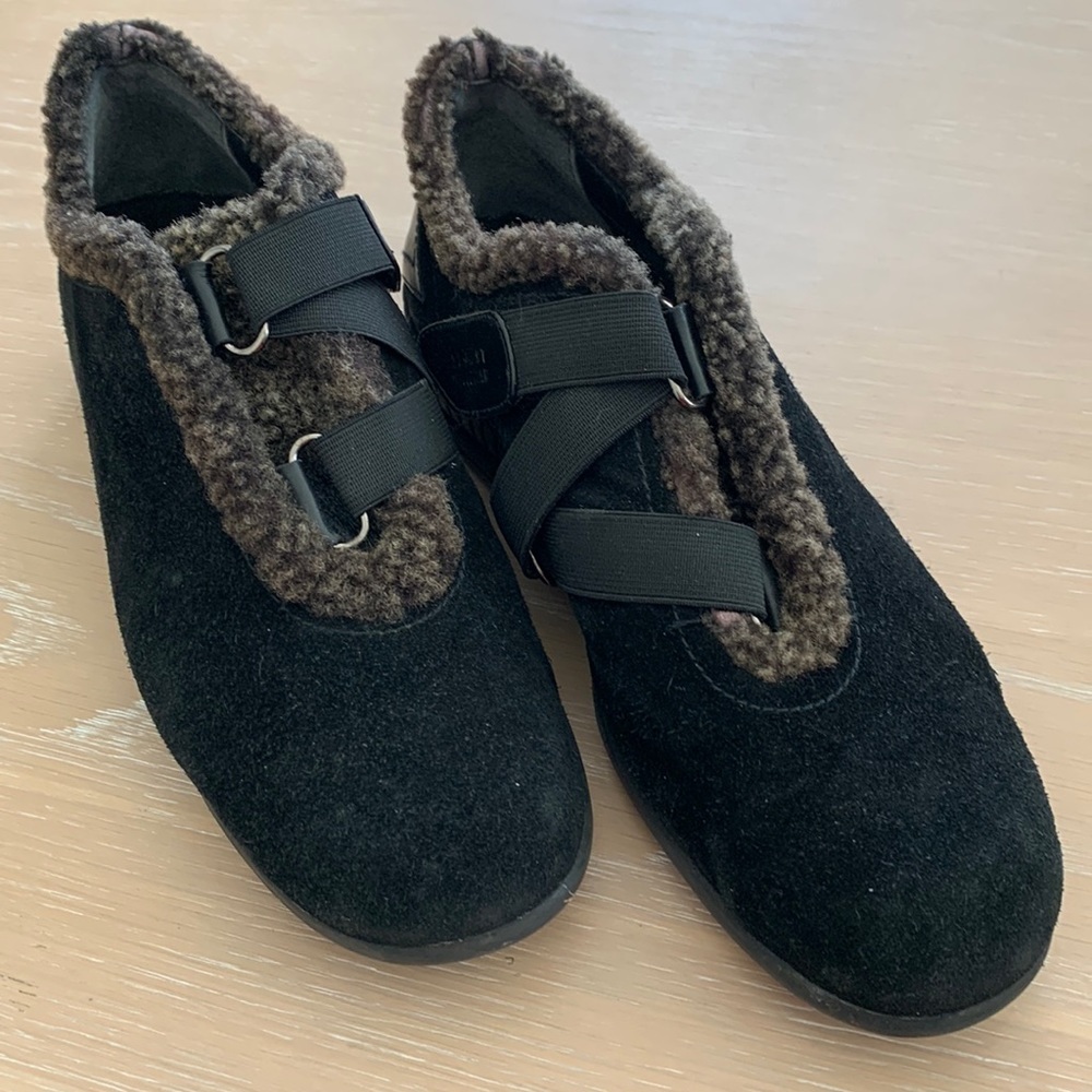 Stuart Weitzman suede leather shoes faux fur details, good condition size 6